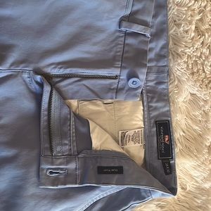 Men’s Vineyard Vines Slim Fit Pants
28x30 (prof hemmed to 30)
Cond: Very Good